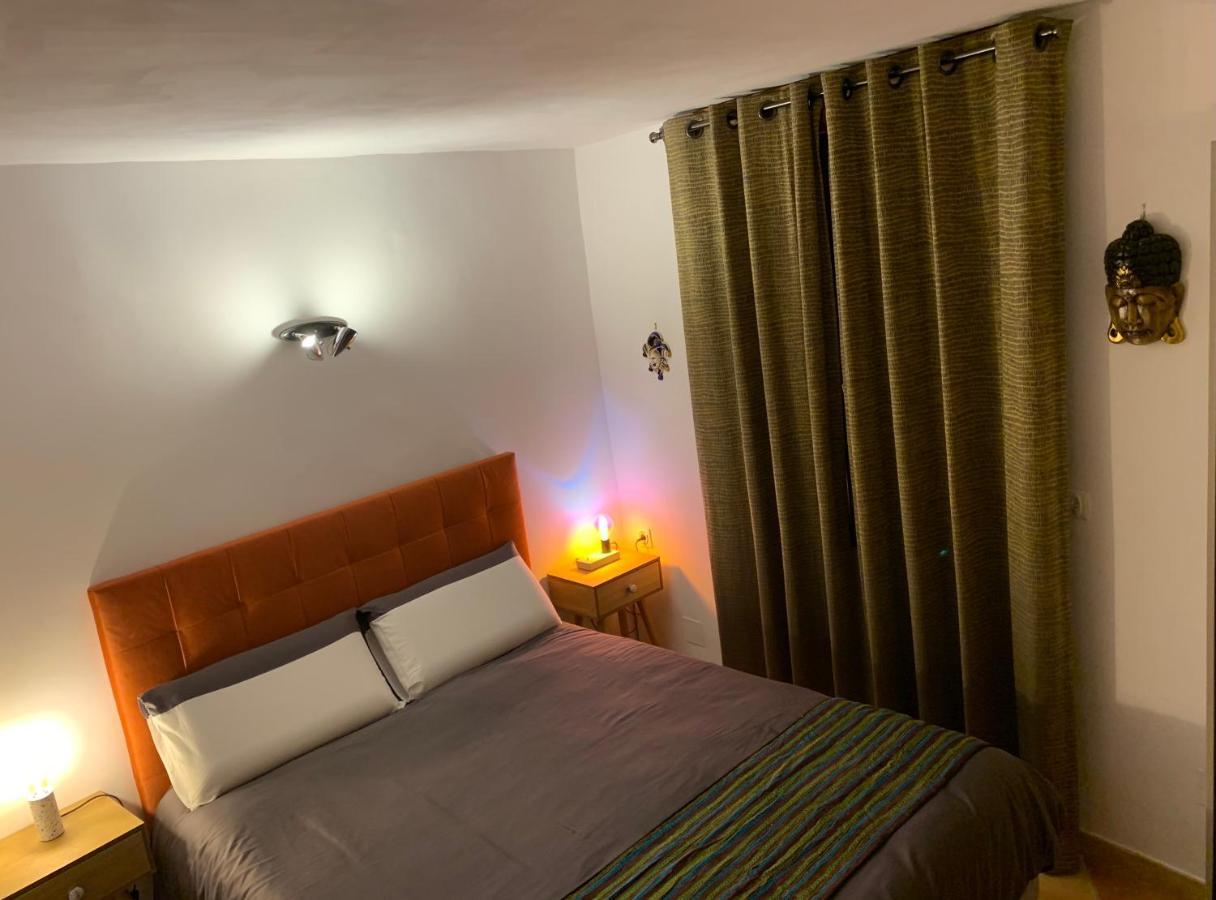 Pila & Bed Montpellier Centre Corum Comedie - Chambre Calme Climatisee - Quiet Air-Conditioned Room Εξωτερικό φωτογραφία